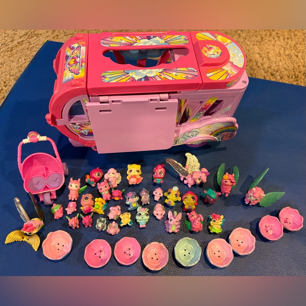 Hatchimals Colleggtibles + Hatchimals Bus